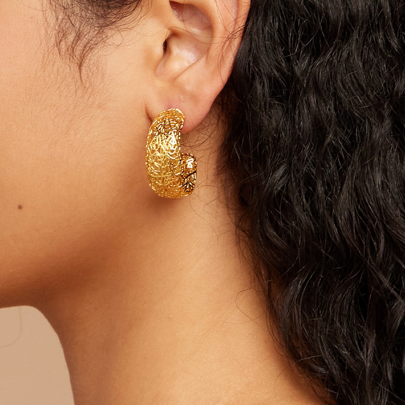 IVOG C Shape Hollowed Out Earr - Street Fashion Website 评论和价格