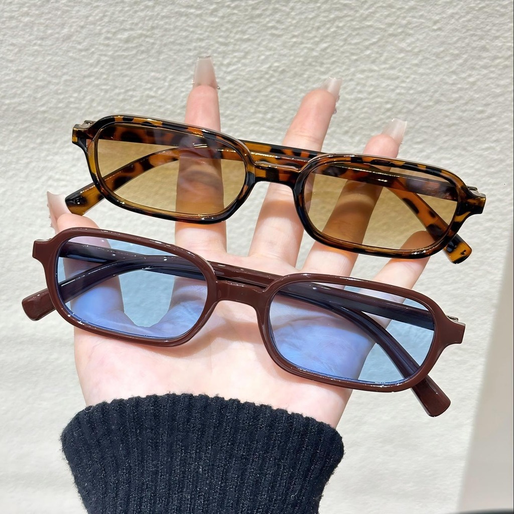 KLASSNUM Fashion Eyewear Trend - Street Fashion Shoot 评论和价格