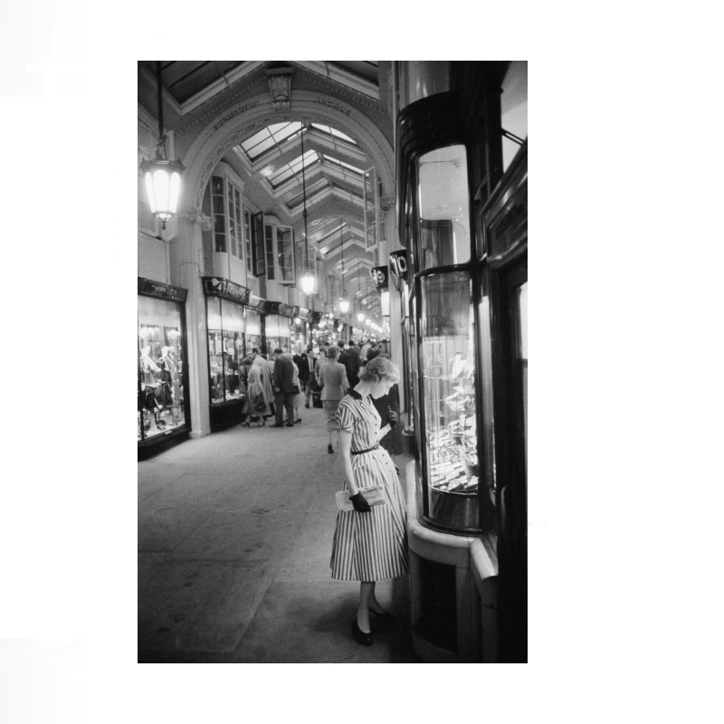 Slim Aarons, Burlington Arcade - Street Fashion London 评论和价格
