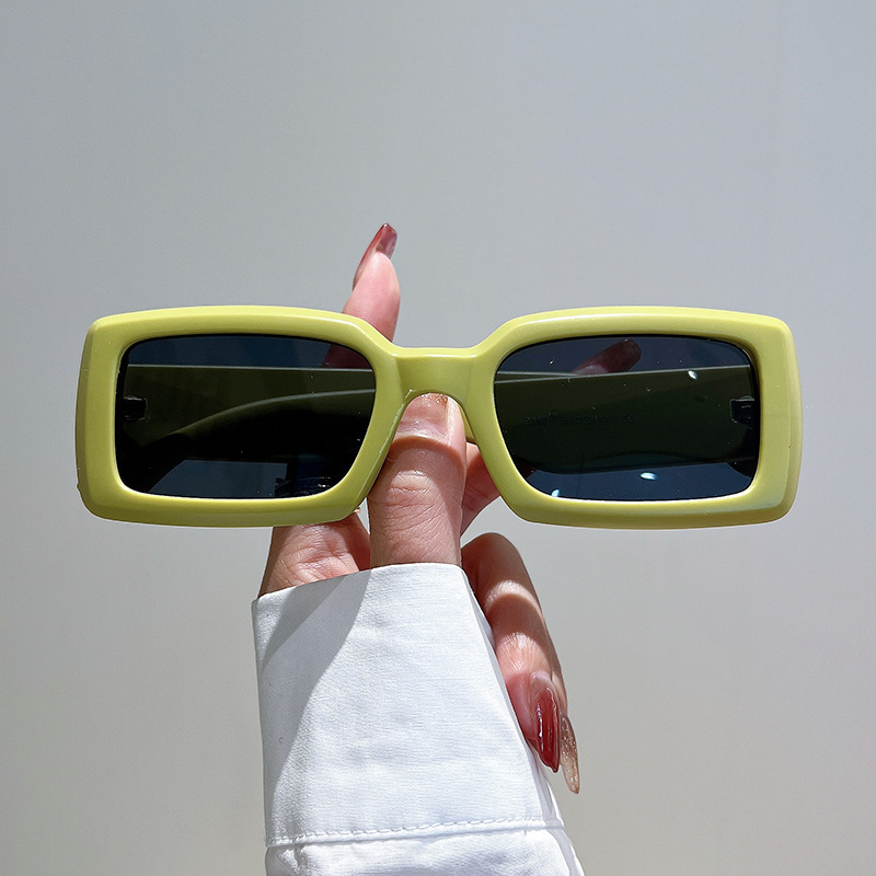 New Rectangular Women's Sungla - Street Fashion Photo 评论和价格