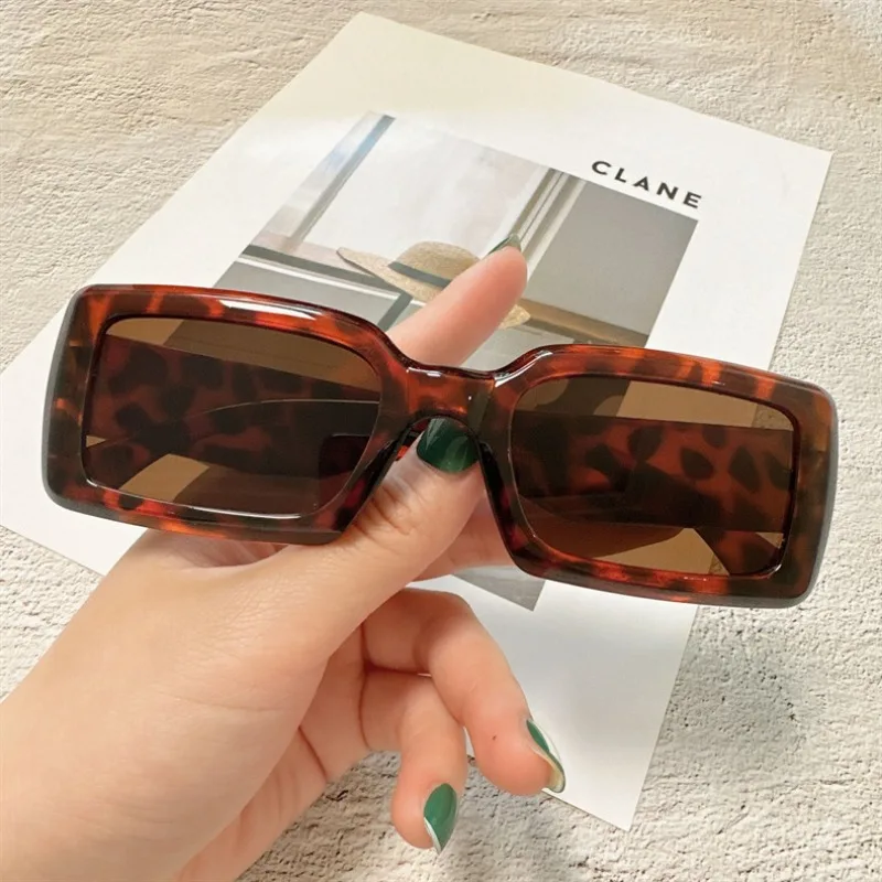 New Rectangular Women's Sungla - Street Fashion Photo 评论和价格
